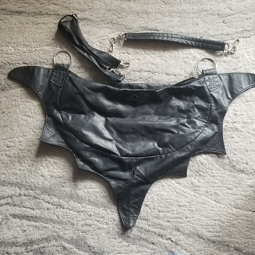 Kreepsville bat shoulder bag - Picture 7 of 10